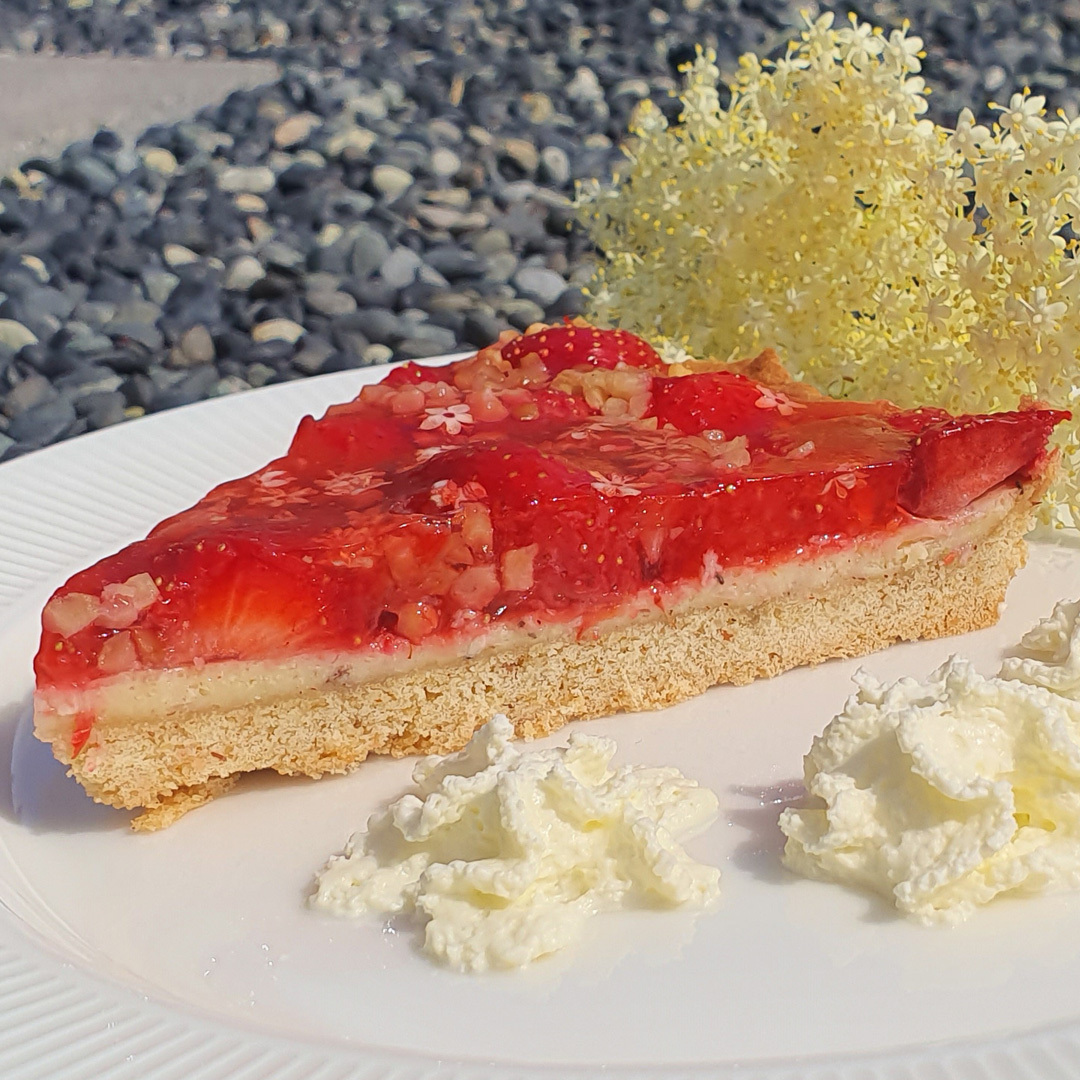 Erdbeer-Holunderblüten-Kuchen – Kraut und Kochen
