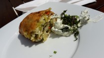 Großartig: die Kräuterbutter zum Strudel