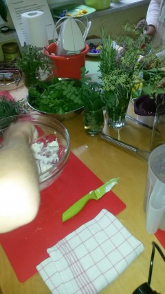 Mutter-und-Tochter-Zeit: Die Küchengruppe Mutter-und-Tochter-Zeit: Die Küchengruppe