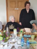 Bärlauchbutter und Kräutersalz zubereiten